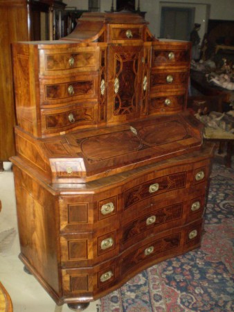 orechová dyha, intarzovaný, 18.st., Lastronato noce, intarsciato,700´, Misure:170x68x132, Prezzo:15.000,-EUR